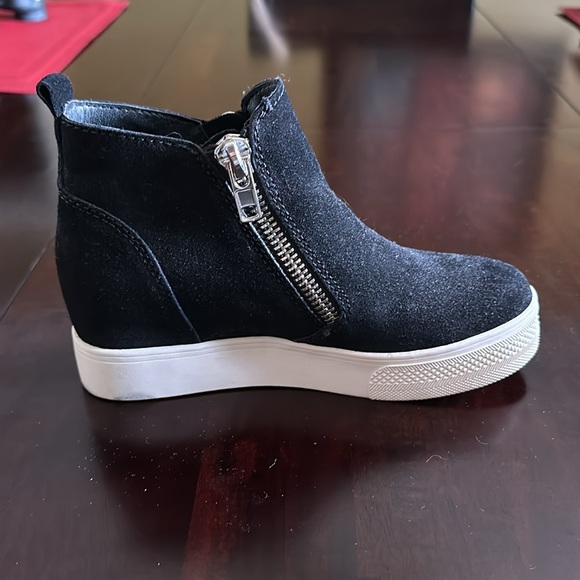 EUC - Steve Madden - Picture 3 of 5